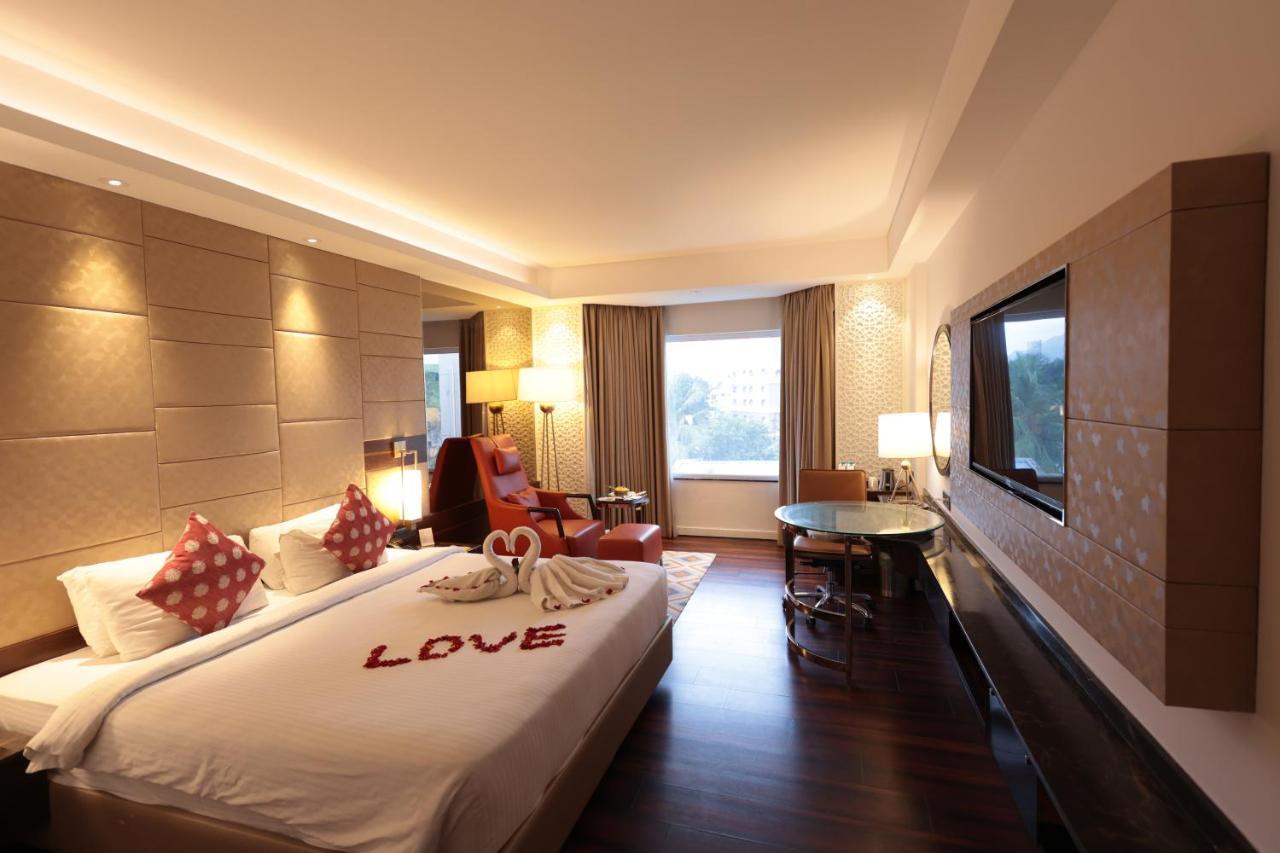 Hotel Cenneys Gateway Salem Bagian luar foto