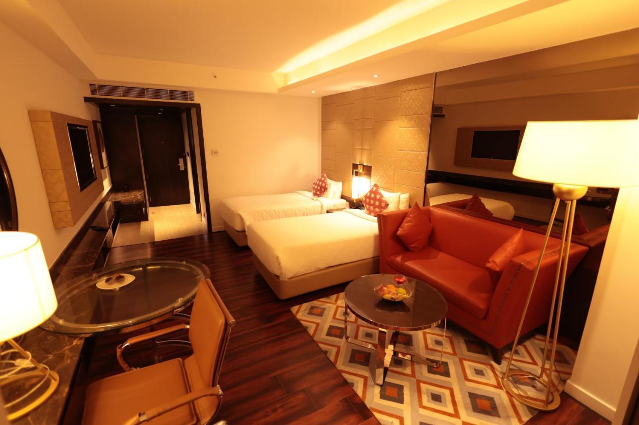 Hotel Cenneys Gateway Salem Bagian luar foto