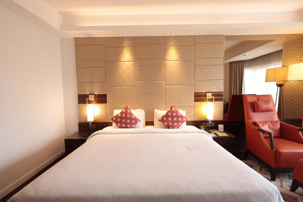 Hotel Cenneys Gateway Salem Bagian luar foto