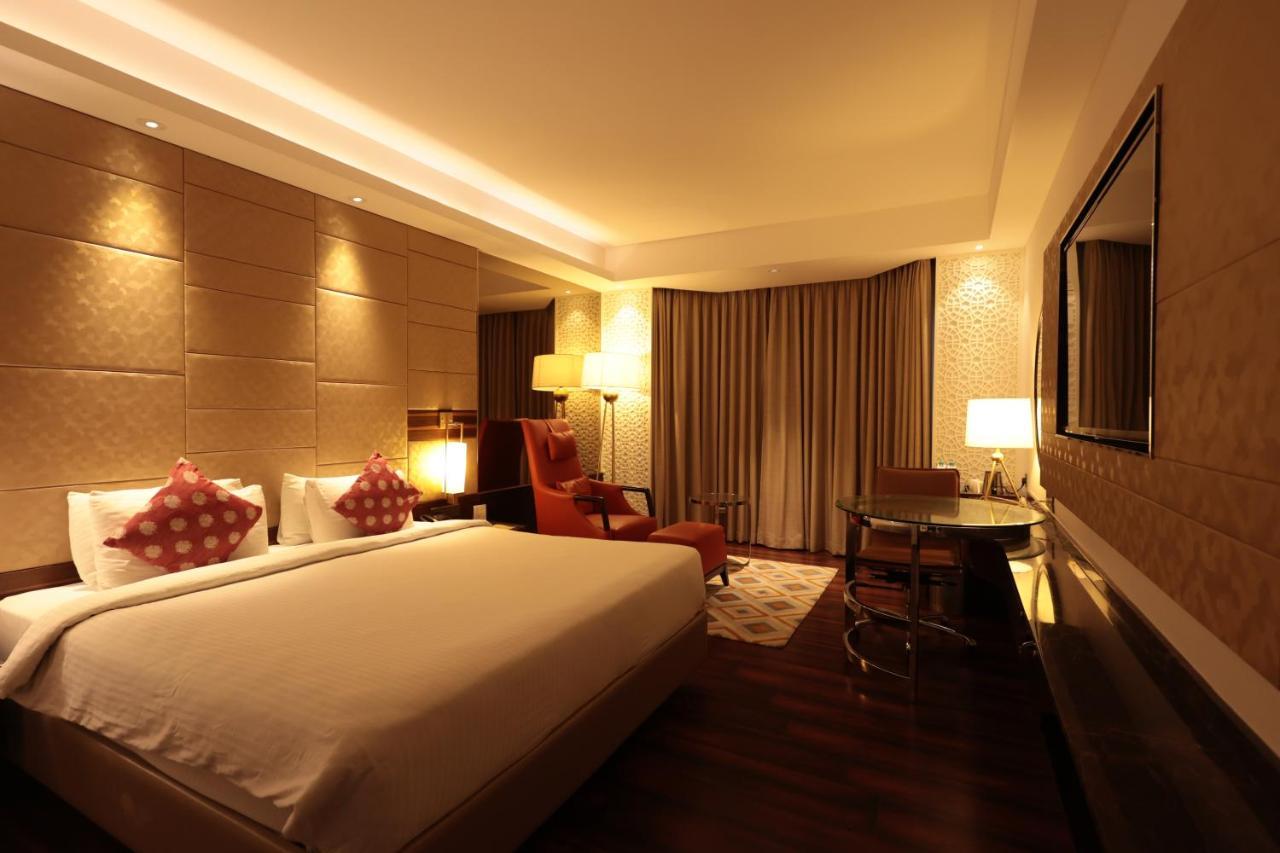 Hotel Cenneys Gateway Salem Bagian luar foto