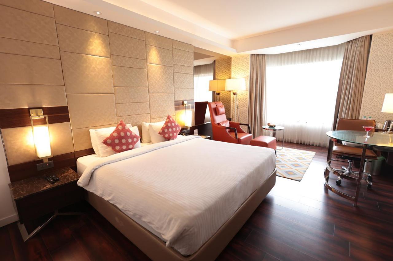 Hotel Cenneys Gateway Salem Bagian luar foto