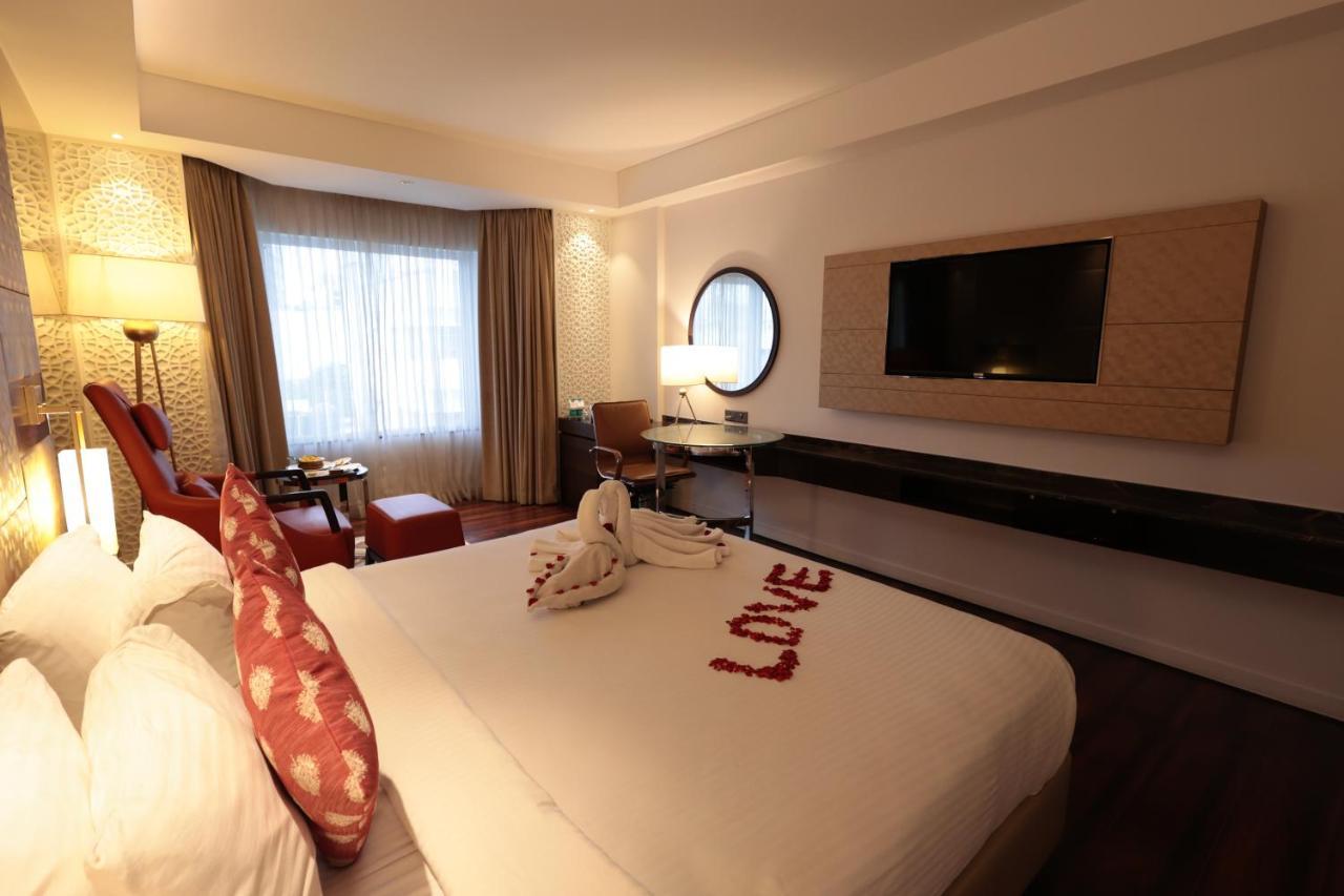 Hotel Cenneys Gateway Salem Bagian luar foto