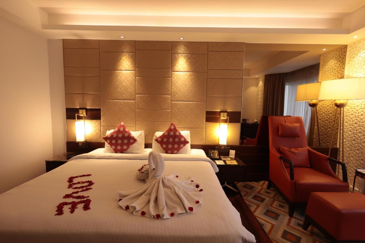 Hotel Cenneys Gateway Salem Bagian luar foto