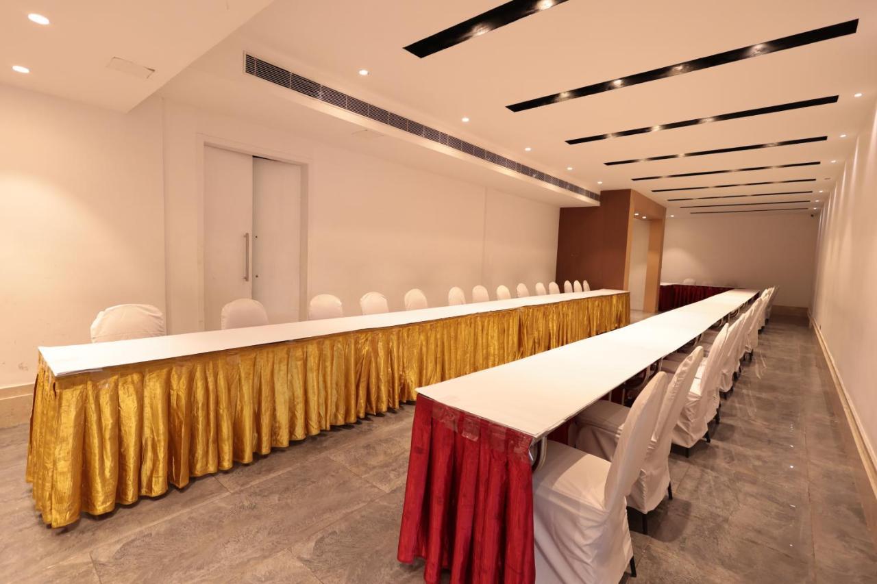 Hotel Cenneys Gateway Salem Bagian luar foto