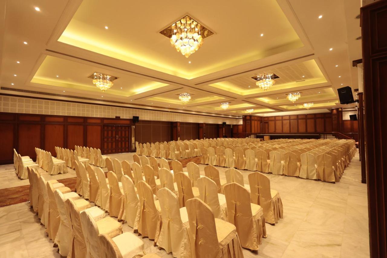Hotel Cenneys Gateway Salem Bagian luar foto