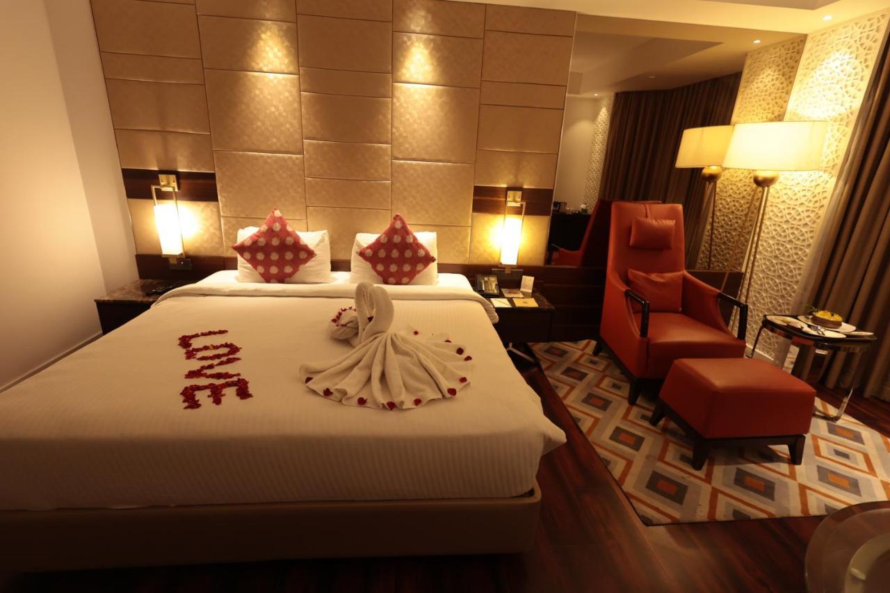 Hotel Cenneys Gateway Salem Bagian luar foto