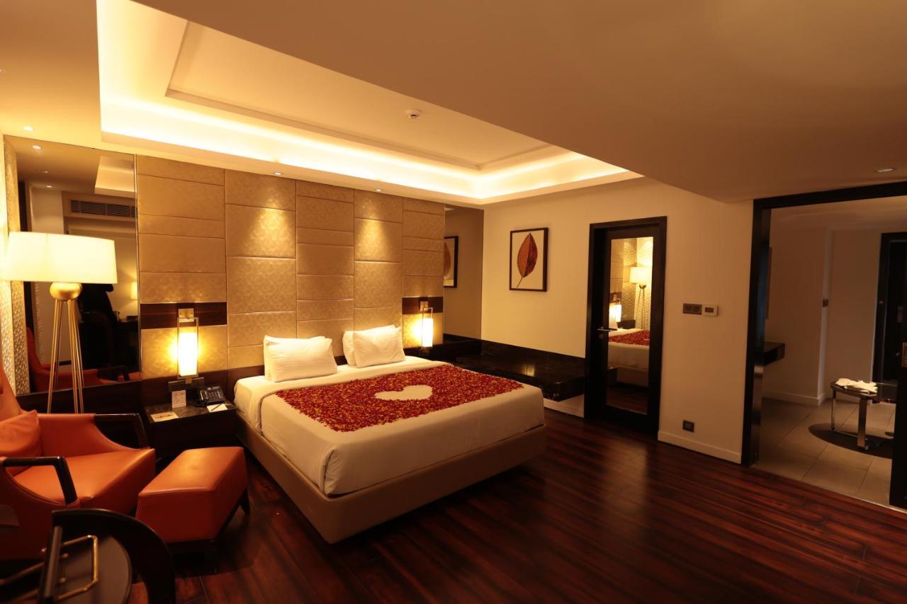 Hotel Cenneys Gateway Salem Bagian luar foto
