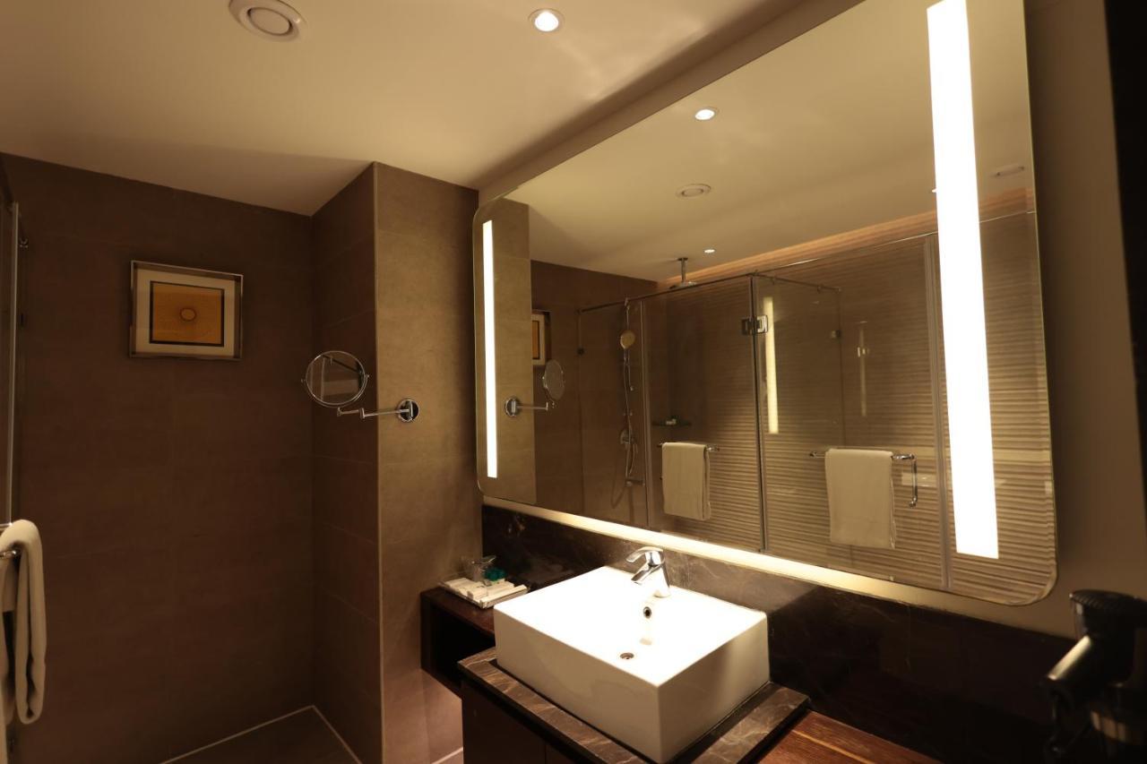 Hotel Cenneys Gateway Salem Bagian luar foto