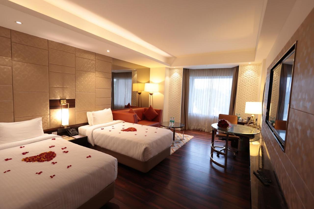Hotel Cenneys Gateway Salem Bagian luar foto