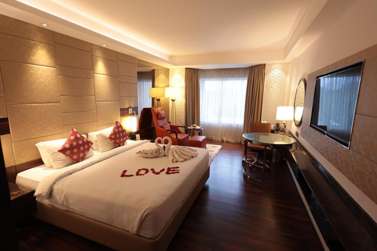 Hotel Cenneys Gateway Salem Bagian luar foto