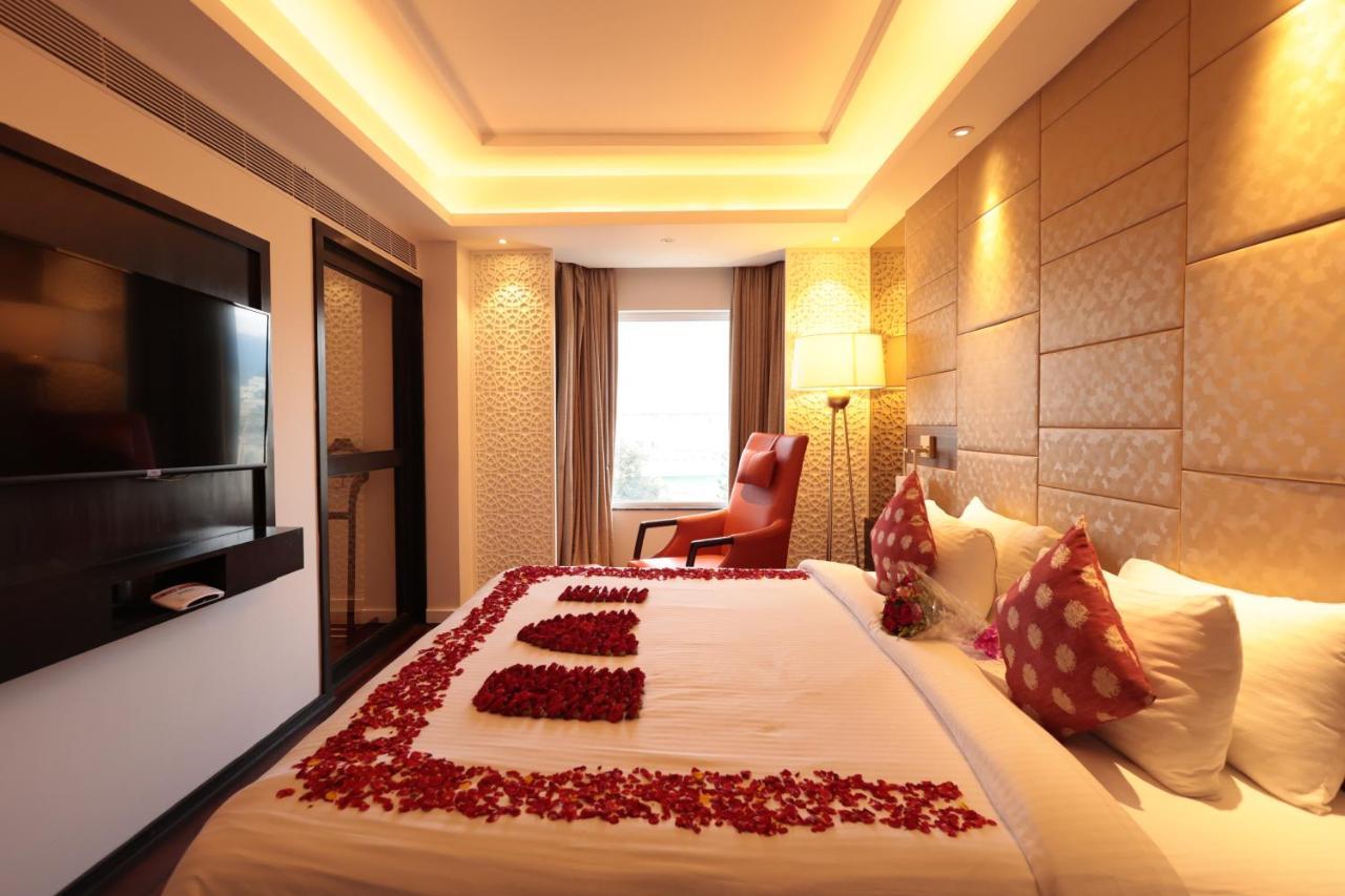 Hotel Cenneys Gateway Salem Bagian luar foto