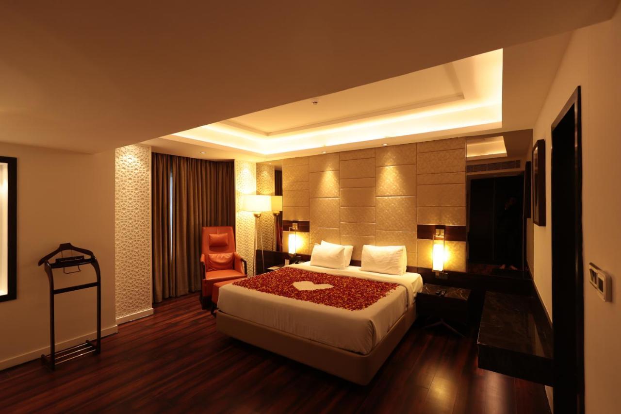 Hotel Cenneys Gateway Salem Bagian luar foto