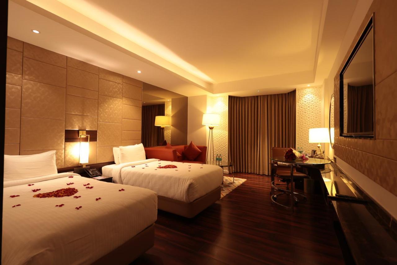 Hotel Cenneys Gateway Salem Bagian luar foto
