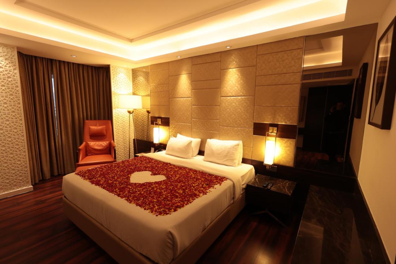 Hotel Cenneys Gateway Salem Bagian luar foto