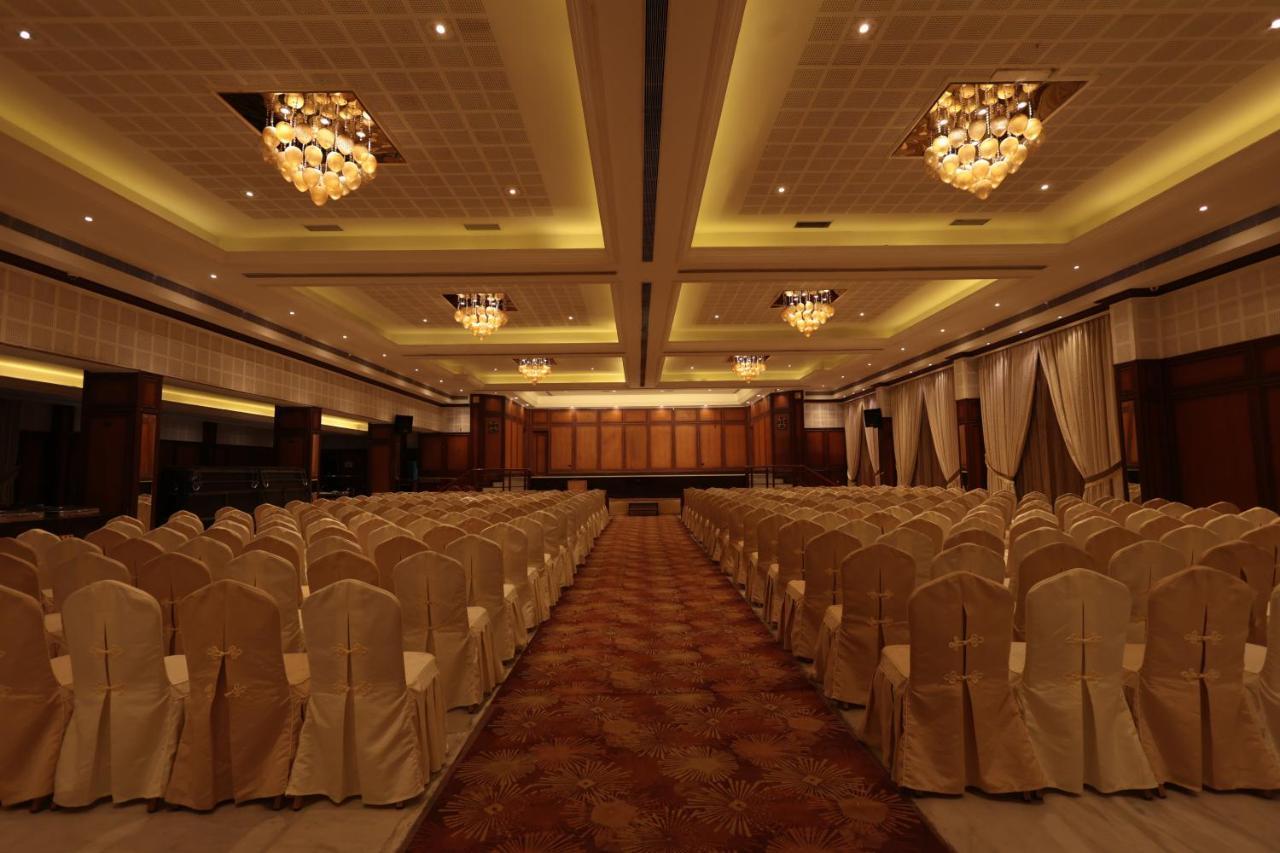 Hotel Cenneys Gateway Salem Bagian luar foto