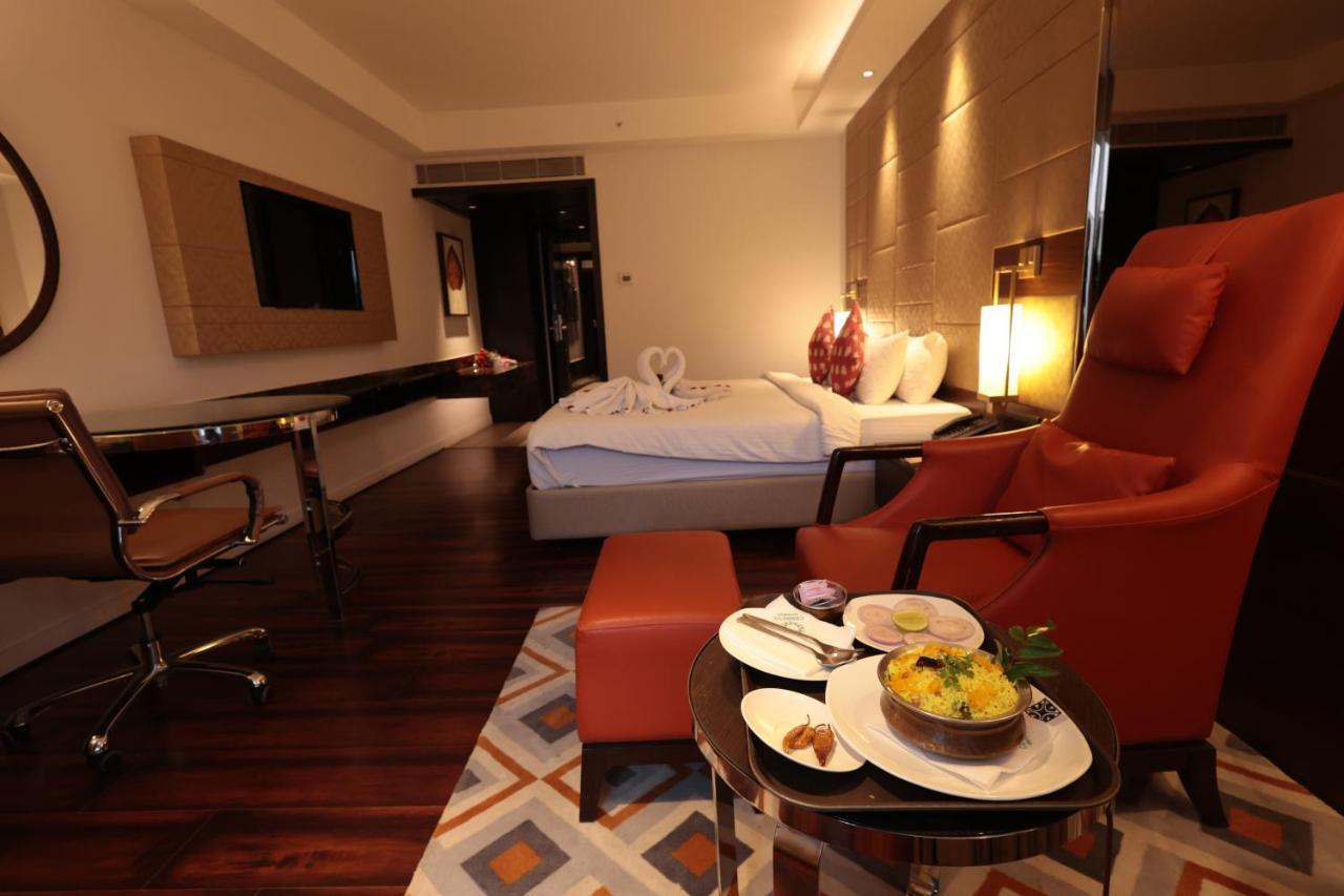 Hotel Cenneys Gateway Salem Bagian luar foto