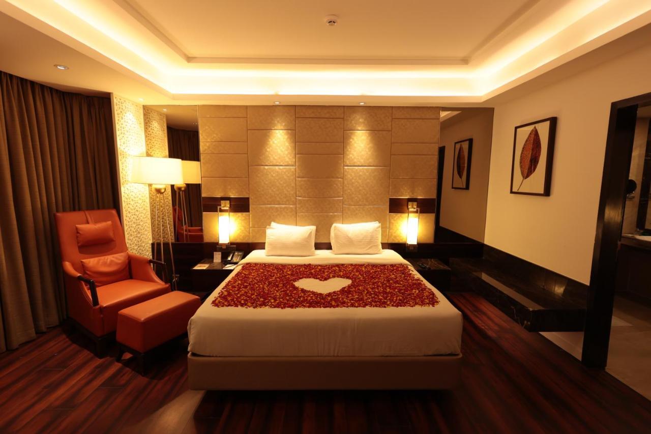 Hotel Cenneys Gateway Salem Bagian luar foto