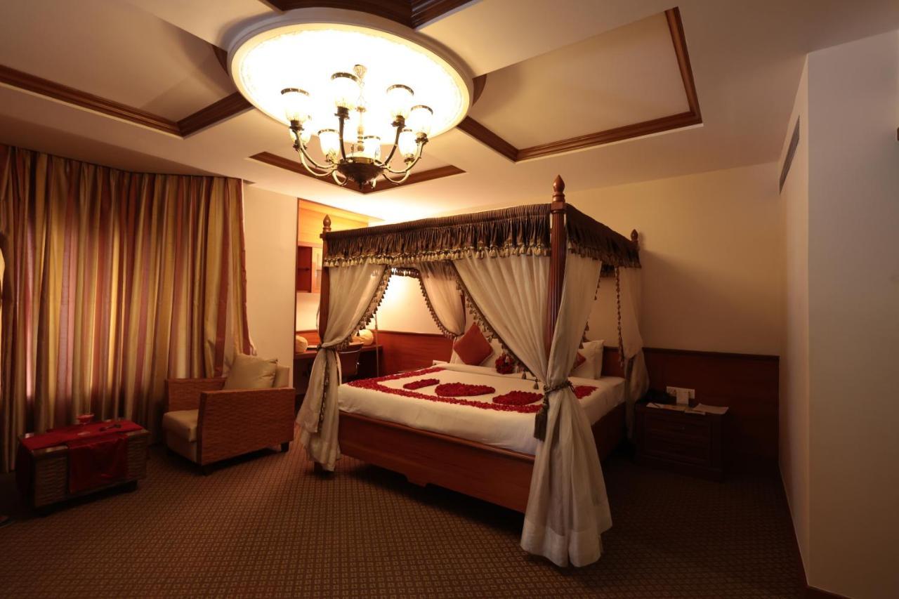 Hotel Cenneys Gateway Salem Bagian luar foto