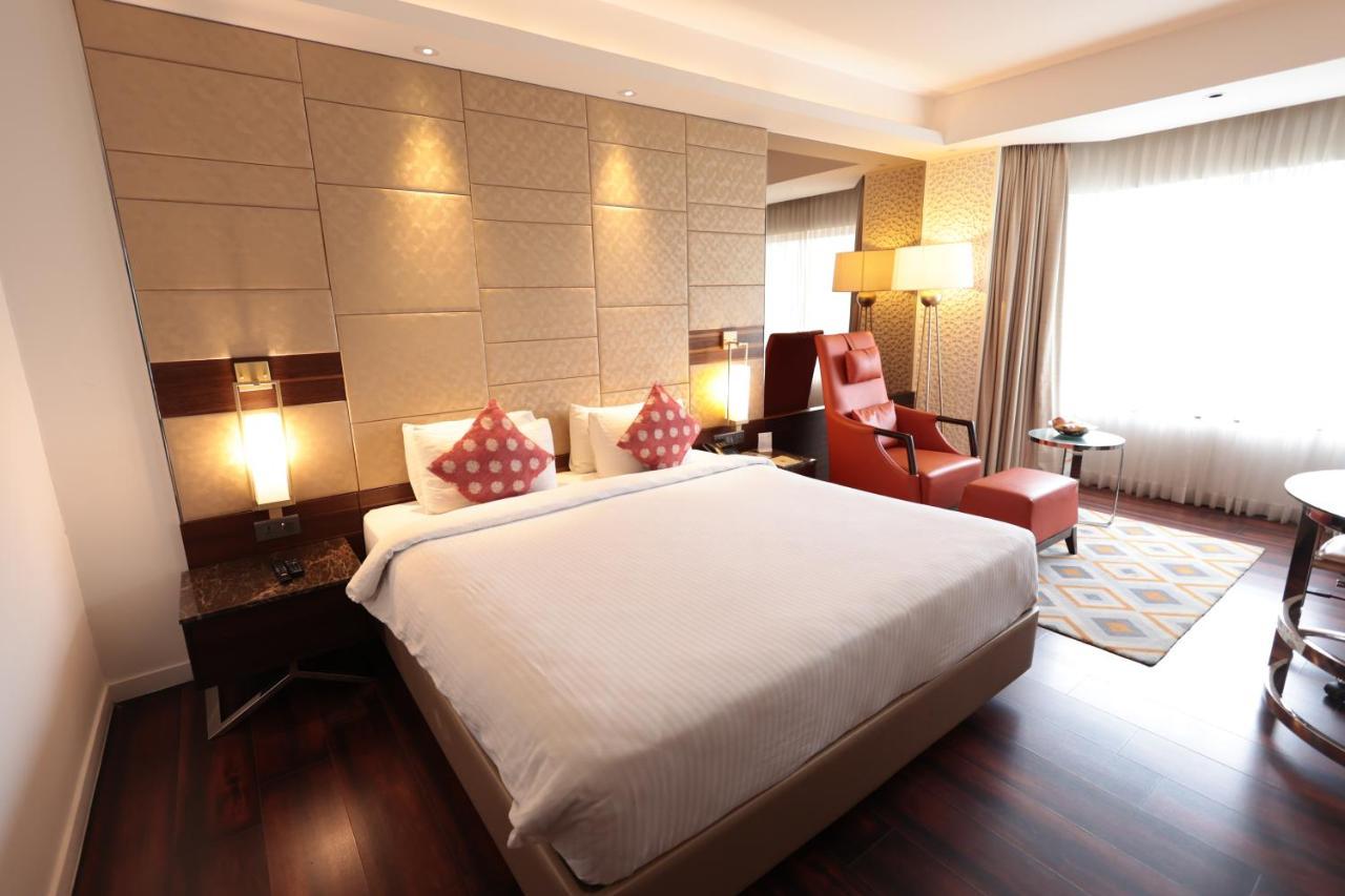 Hotel Cenneys Gateway Salem Bagian luar foto