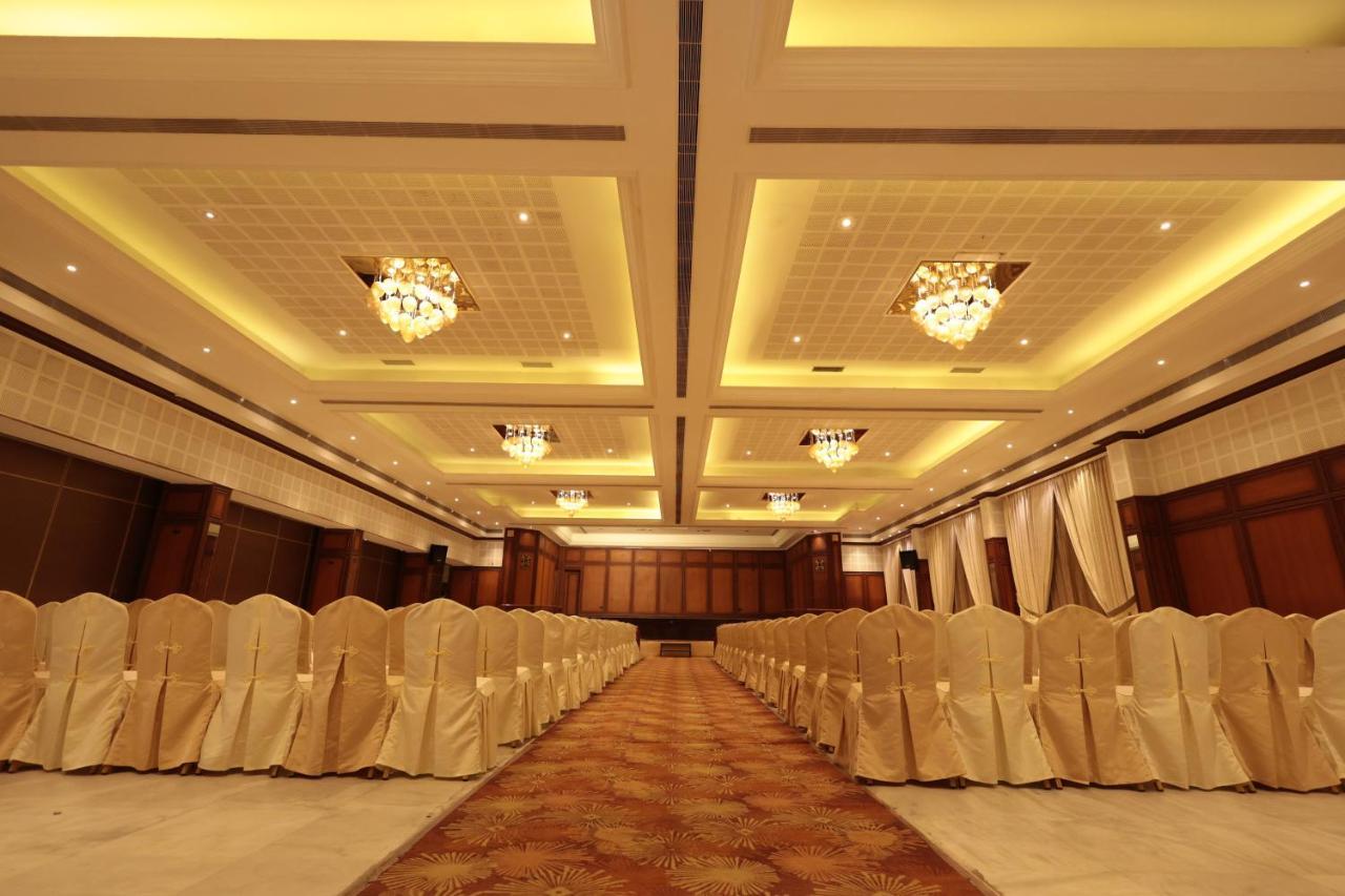 Hotel Cenneys Gateway Salem Bagian luar foto