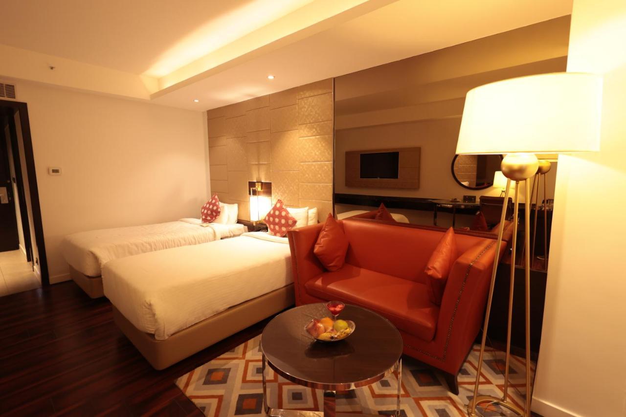 Hotel Cenneys Gateway Salem Bagian luar foto