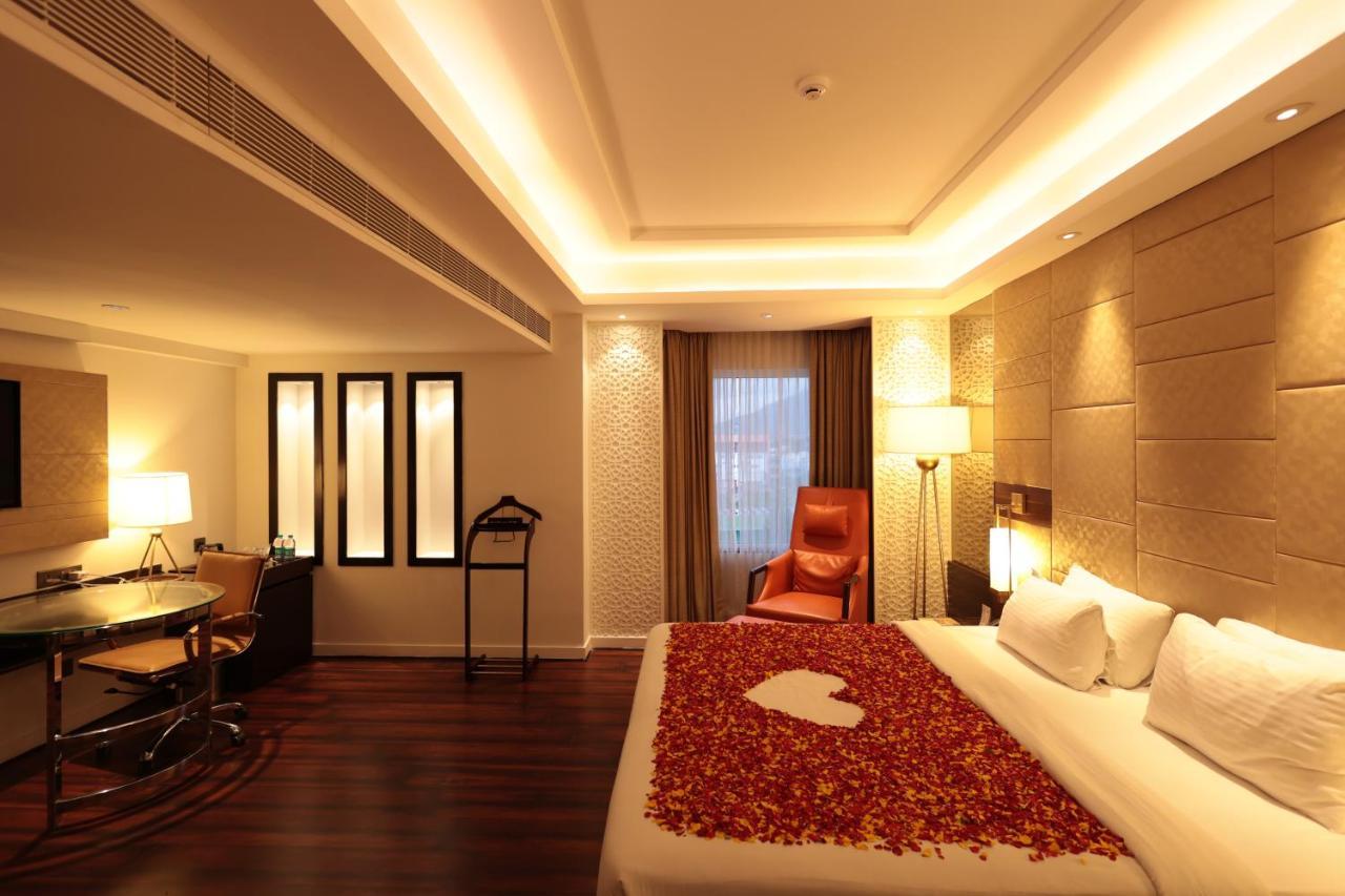 Hotel Cenneys Gateway Salem Bagian luar foto