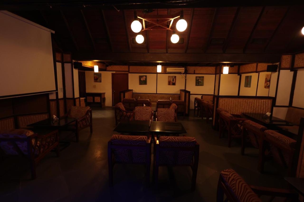 Hotel Cenneys Gateway Salem Bagian luar foto