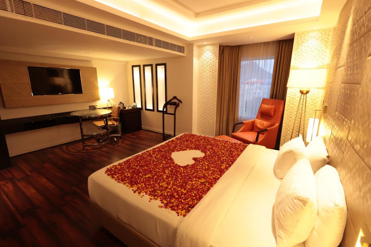 Hotel Cenneys Gateway Salem Bagian luar foto