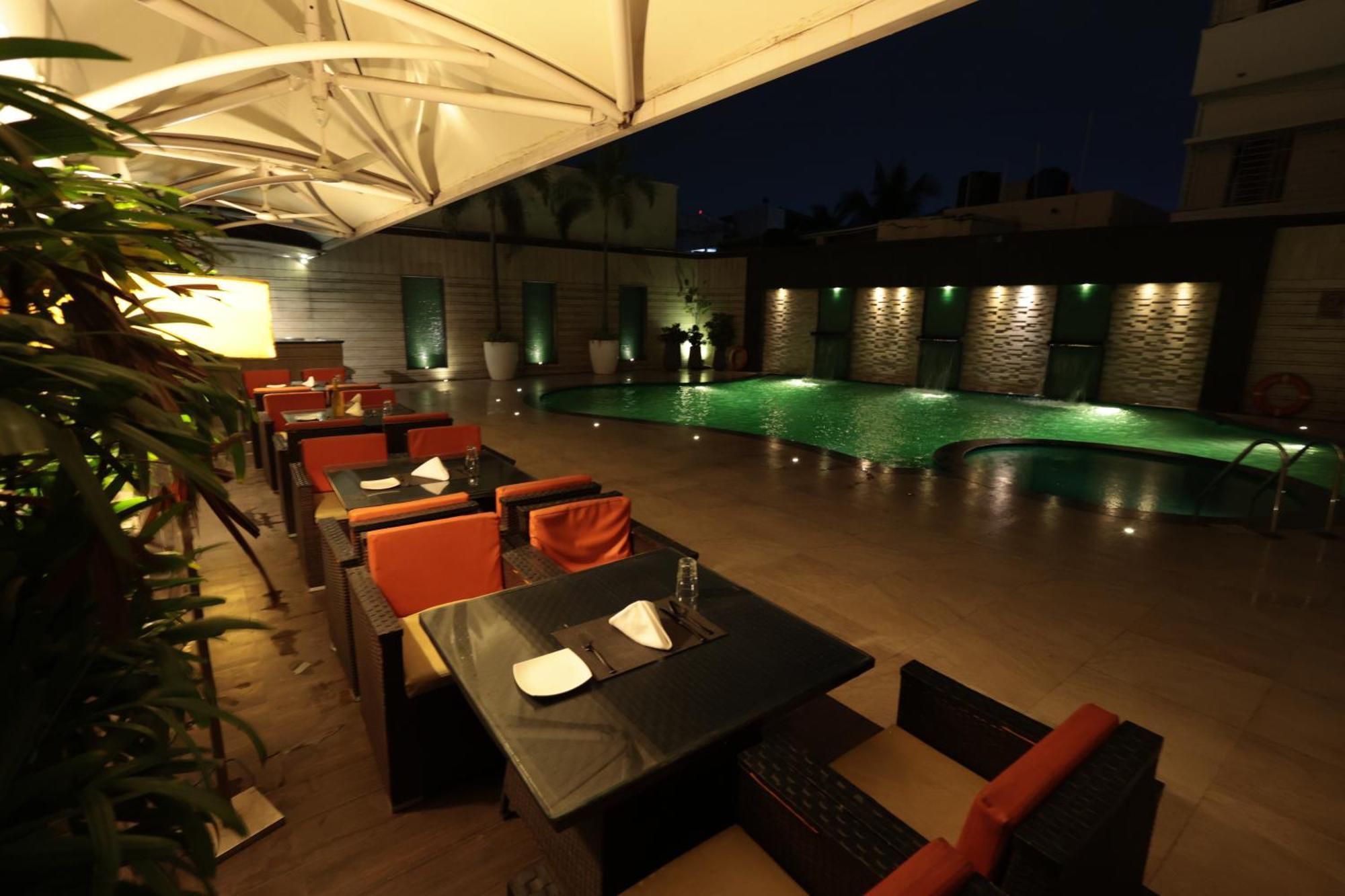 Hotel Cenneys Gateway Salem Bagian luar foto