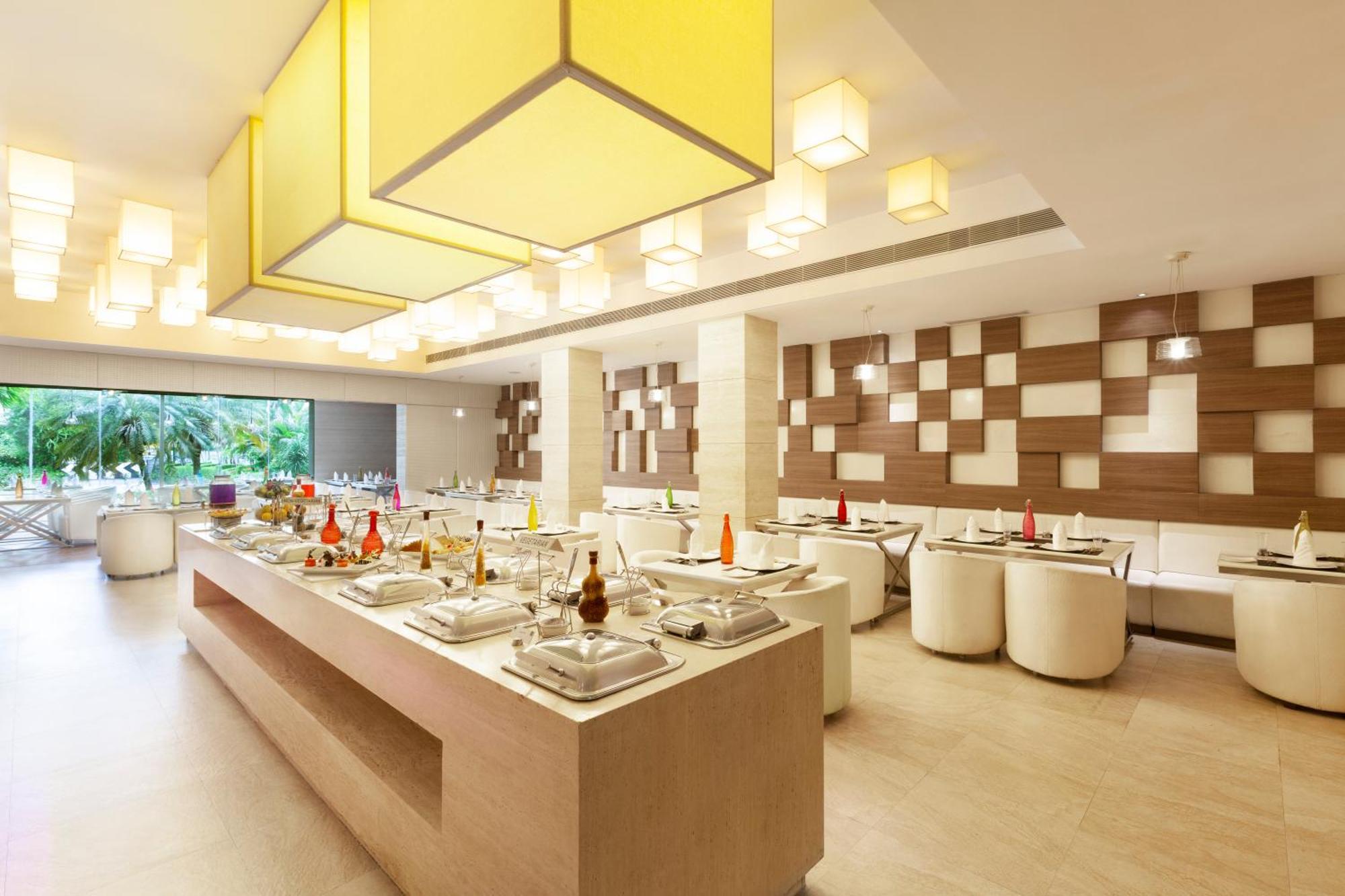 Hotel Cenneys Gateway Salem Bagian luar foto