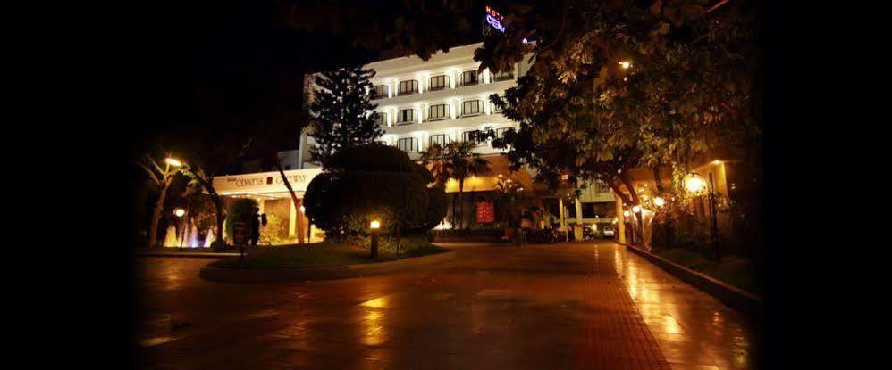 Hotel Cenneys Gateway Salem Bagian luar foto