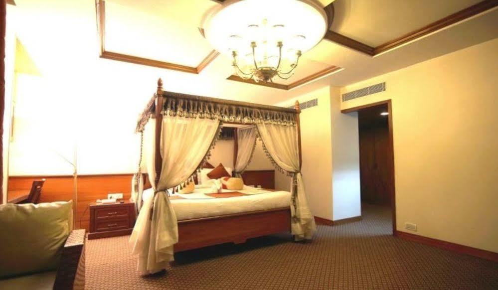 Hotel Cenneys Gateway Salem Bagian luar foto